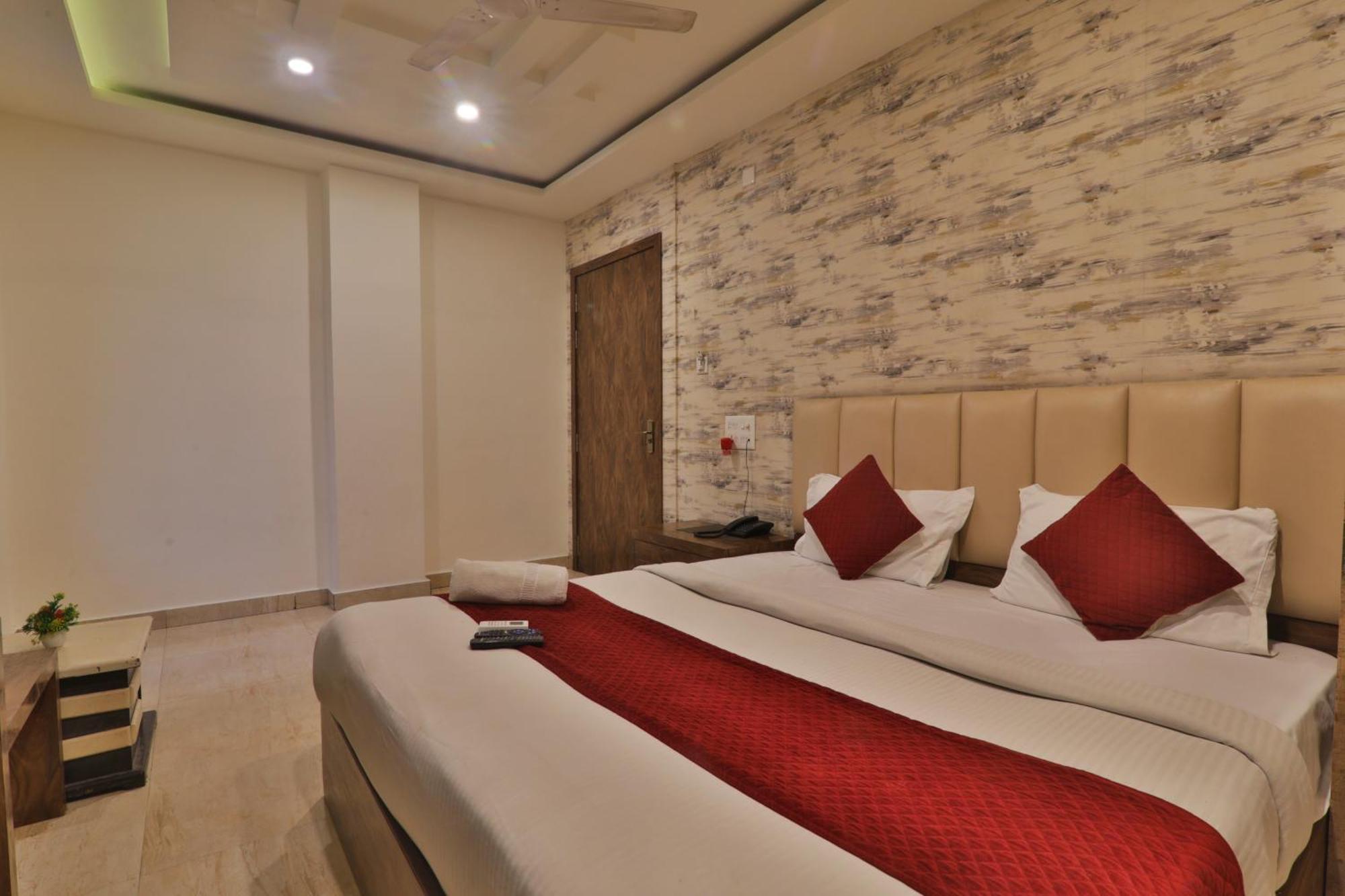 Hotel Janki Inn Sigra 2 Km From Kashi Vishwanath Dham Varanasi Exterior photo