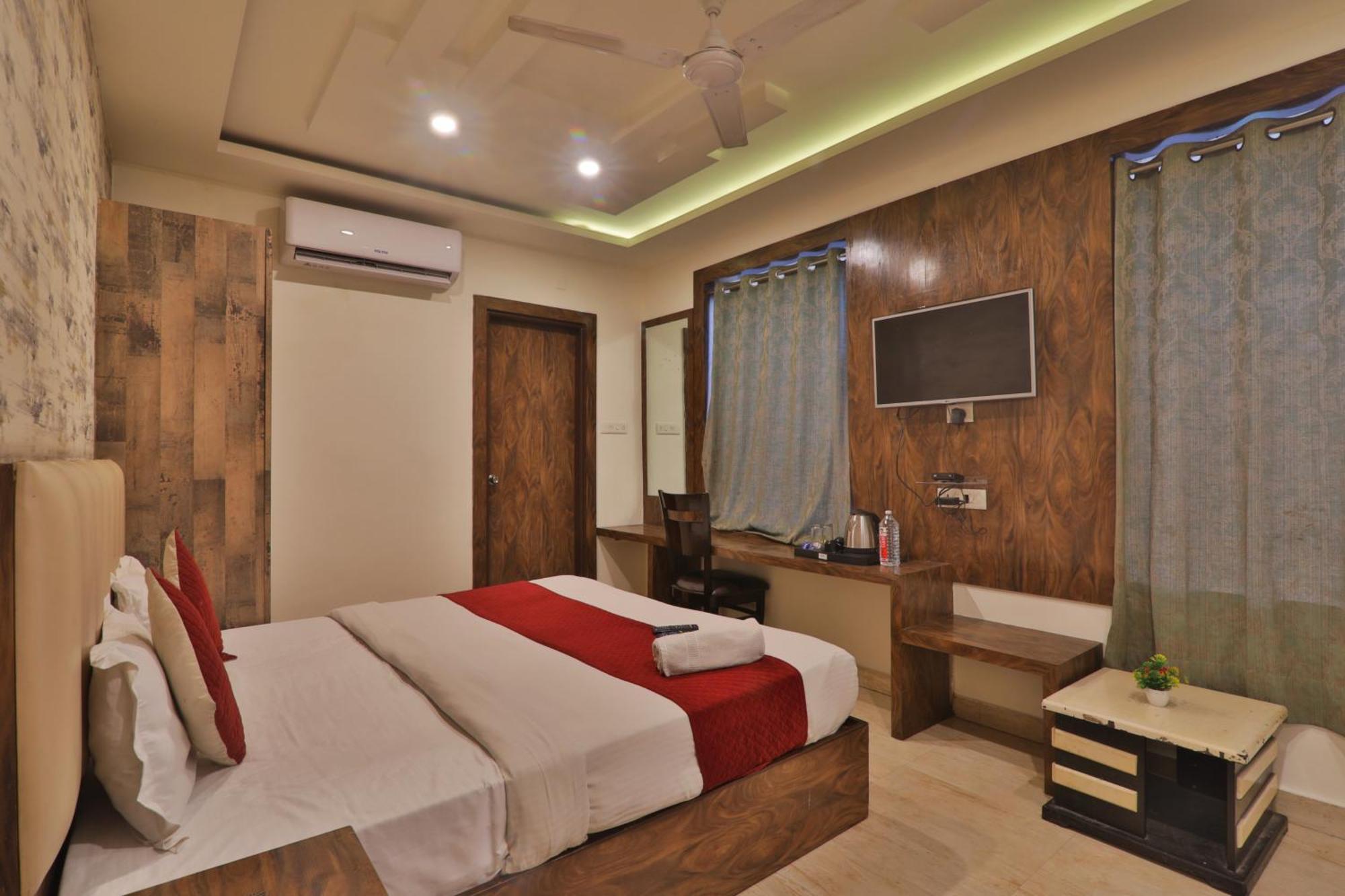 Hotel Janki Inn Sigra 2 Km From Kashi Vishwanath Dham Varanasi Exterior photo