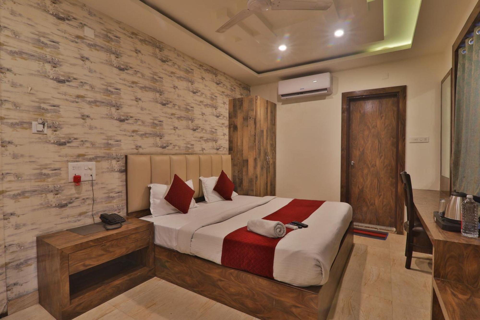 Hotel Janki Inn Sigra 2 Km From Kashi Vishwanath Dham Varanasi Exterior photo