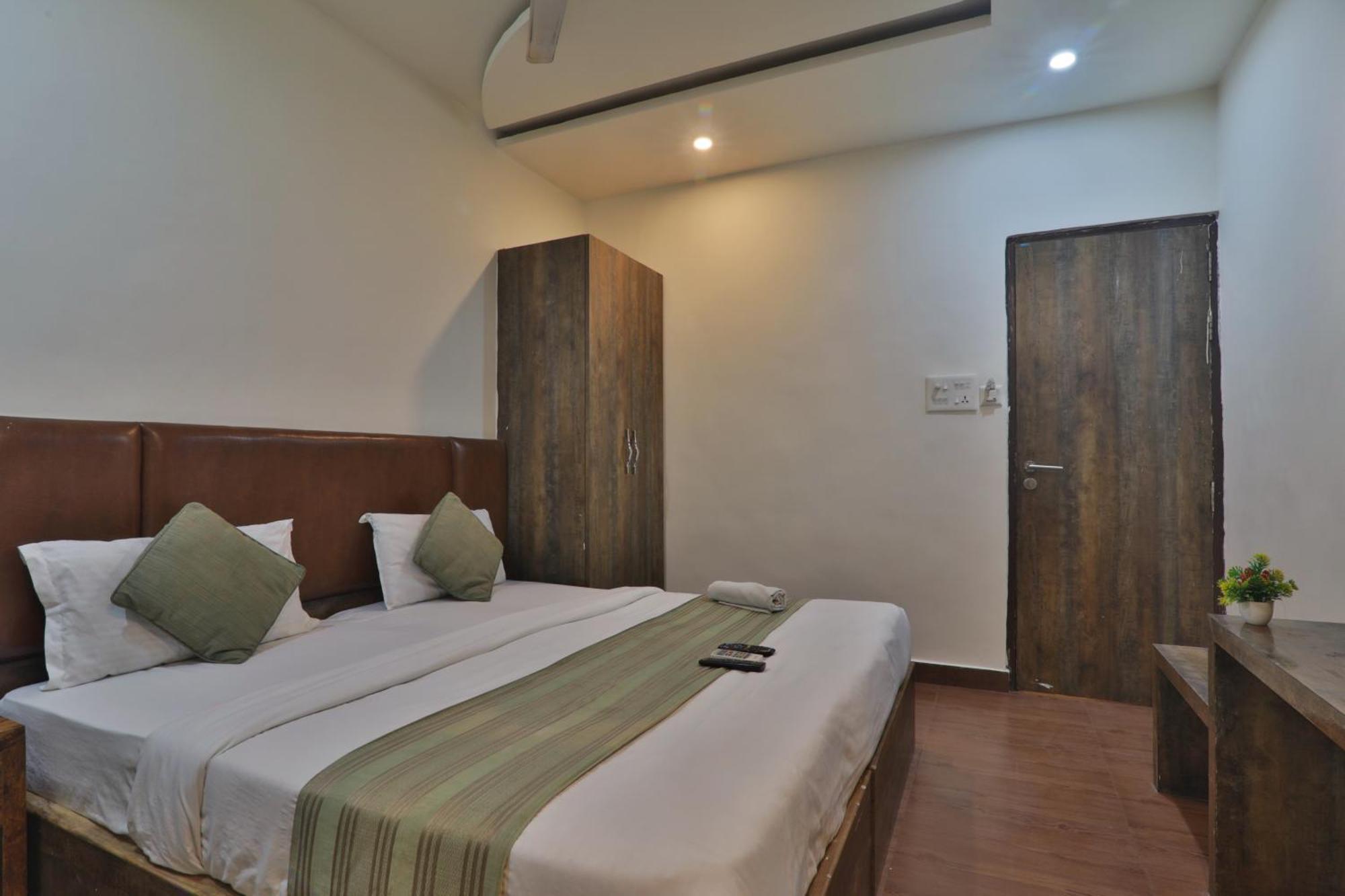 Hotel Janki Inn Sigra 2 Km From Kashi Vishwanath Dham Varanasi Exterior photo