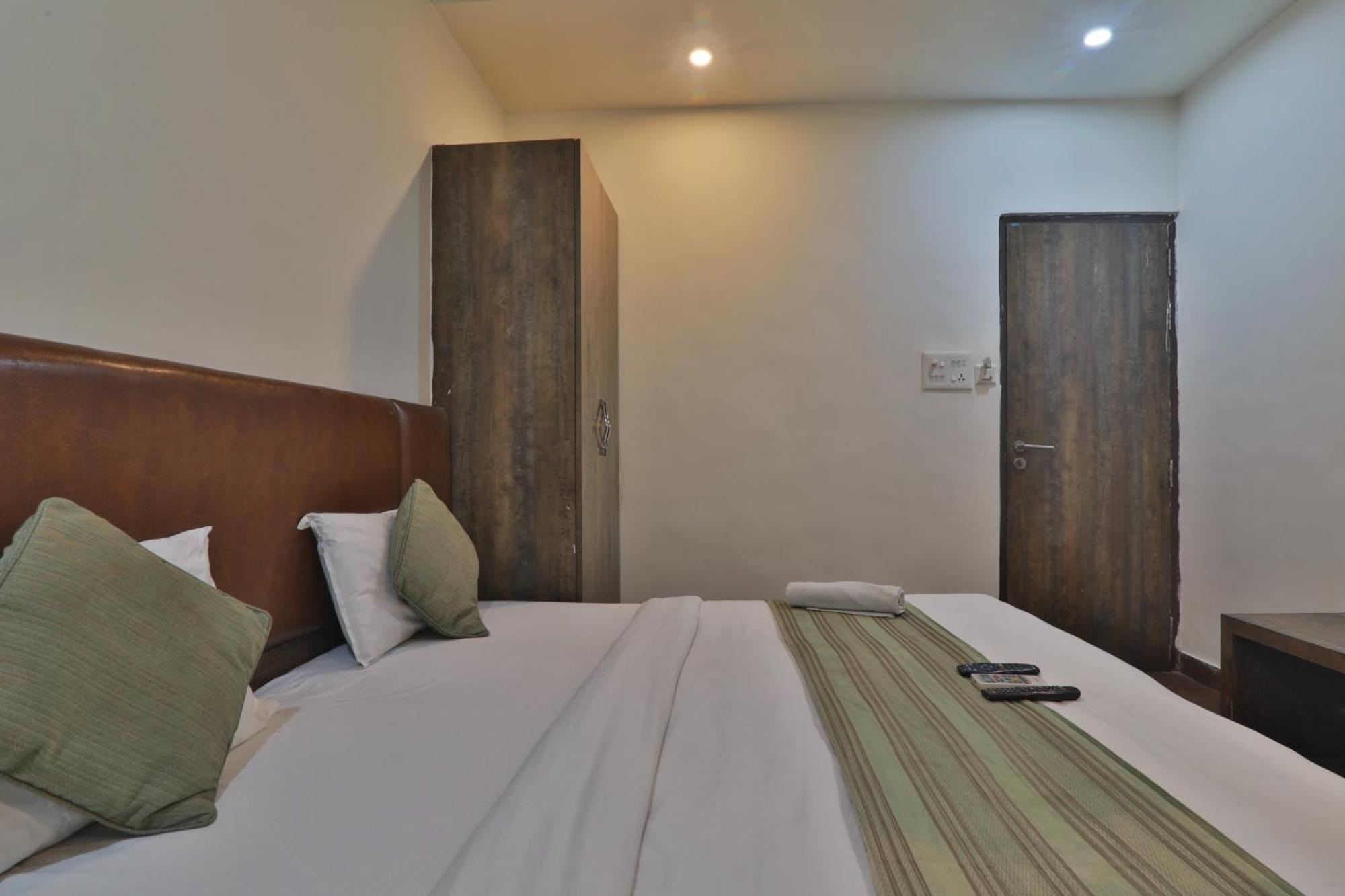 Hotel Janki Inn Sigra 2 Km From Kashi Vishwanath Dham Varanasi Exterior photo