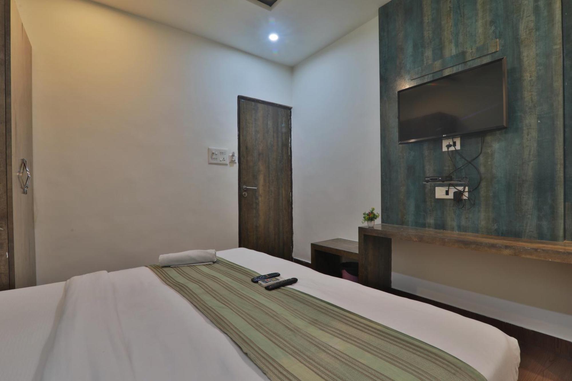 Hotel Janki Inn Sigra 2 Km From Kashi Vishwanath Dham Varanasi Exterior photo