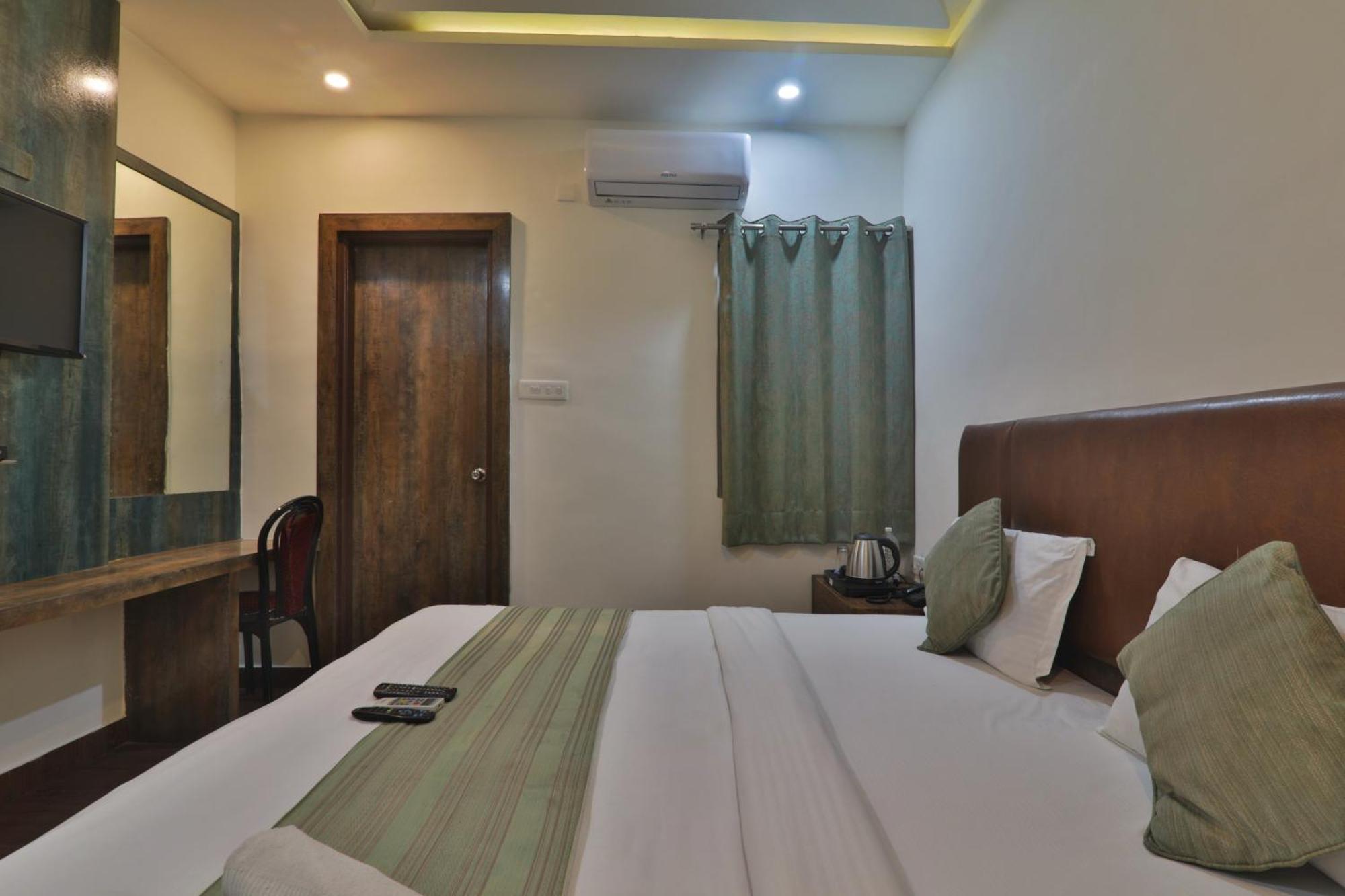 Hotel Janki Inn Sigra 2 Km From Kashi Vishwanath Dham Varanasi Exterior photo