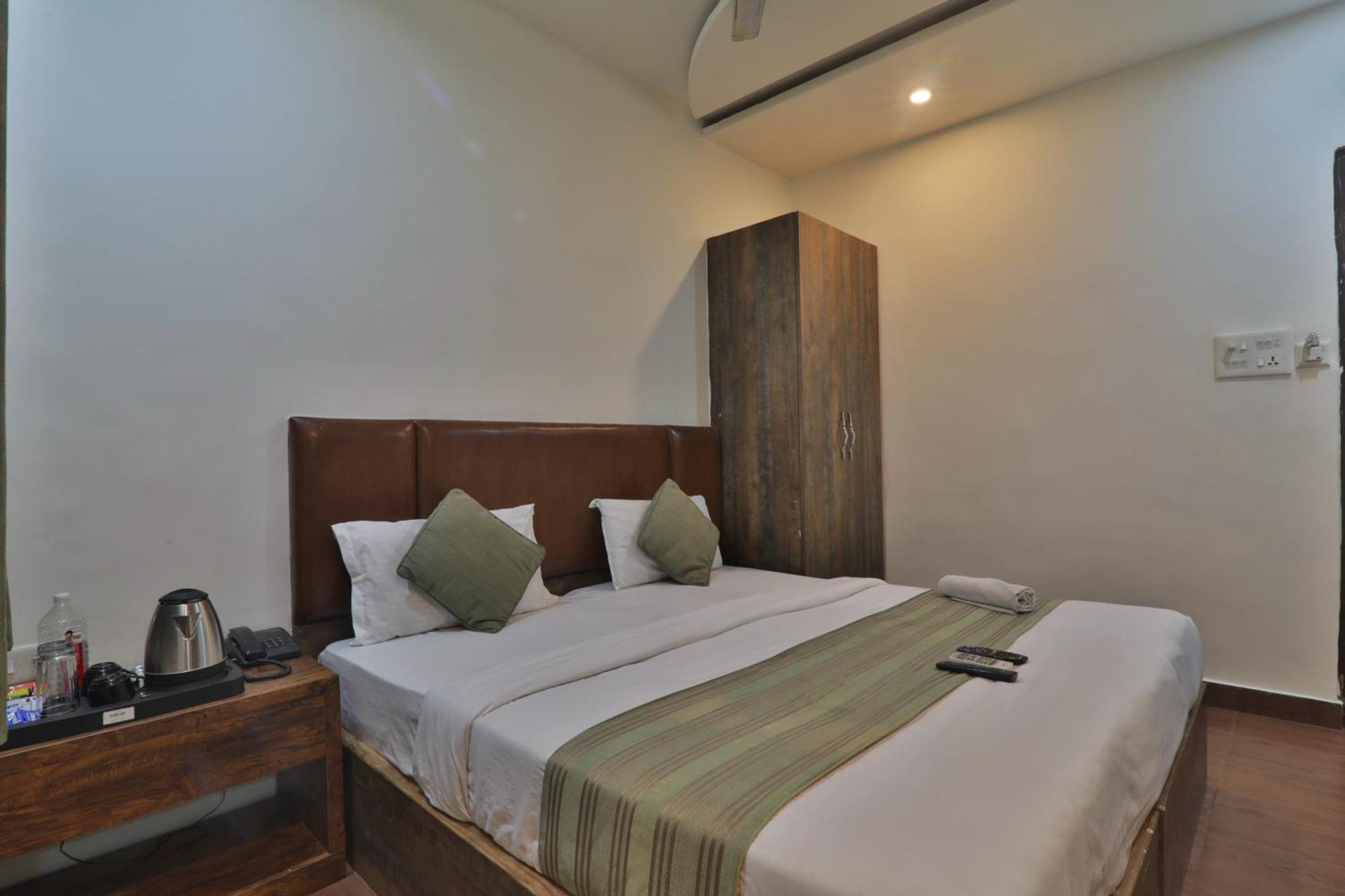 Hotel Janki Inn Sigra 2 Km From Kashi Vishwanath Dham Varanasi Exterior photo